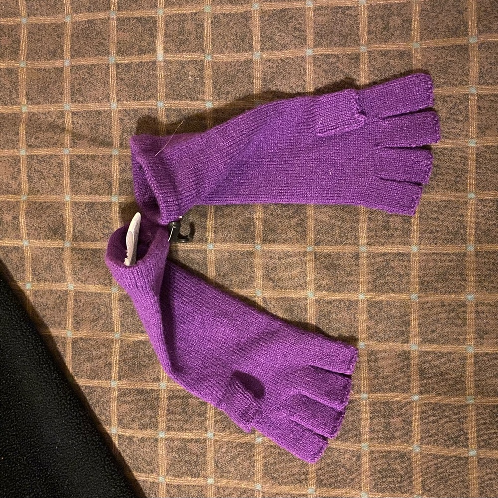 Fingerless gloves